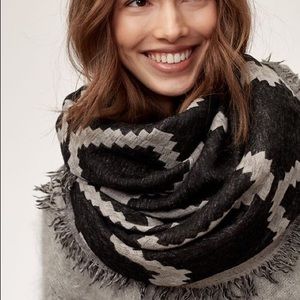 Aritzia Wilfred Navajo scarf